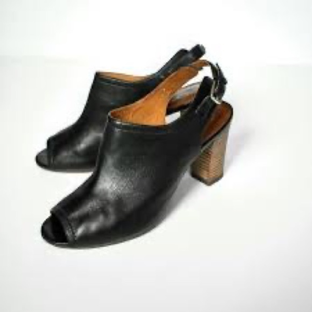 Clarks peep toe leather shoes 8